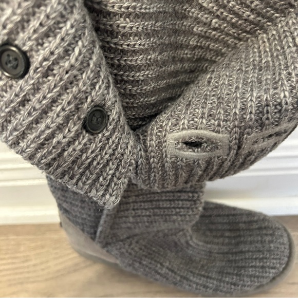 UGG Knit Women's Boots (F3011H) - Size 8 Color Grey - Picture 7 of 11